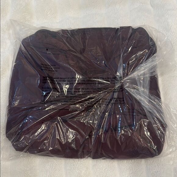 DSW Exclusive Burgundy Puffy Weekender NWT - Picture 4 of 5